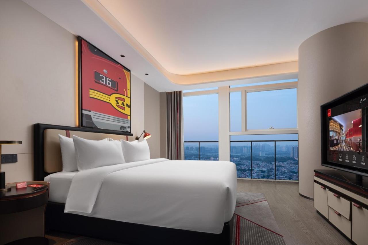 Radisson Red Guangzhou South Railway Station Hotel Bagian luar foto