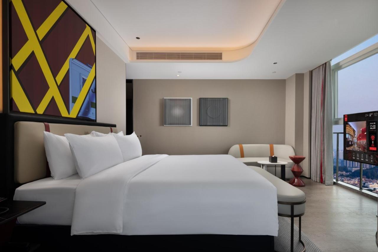 Radisson Red Guangzhou South Railway Station Hotel Bagian luar foto