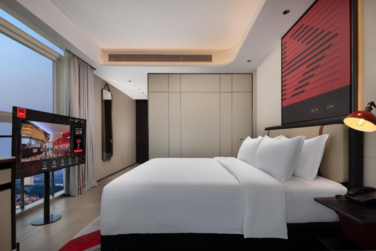 Radisson Red Guangzhou South Railway Station Hotel Bagian luar foto
